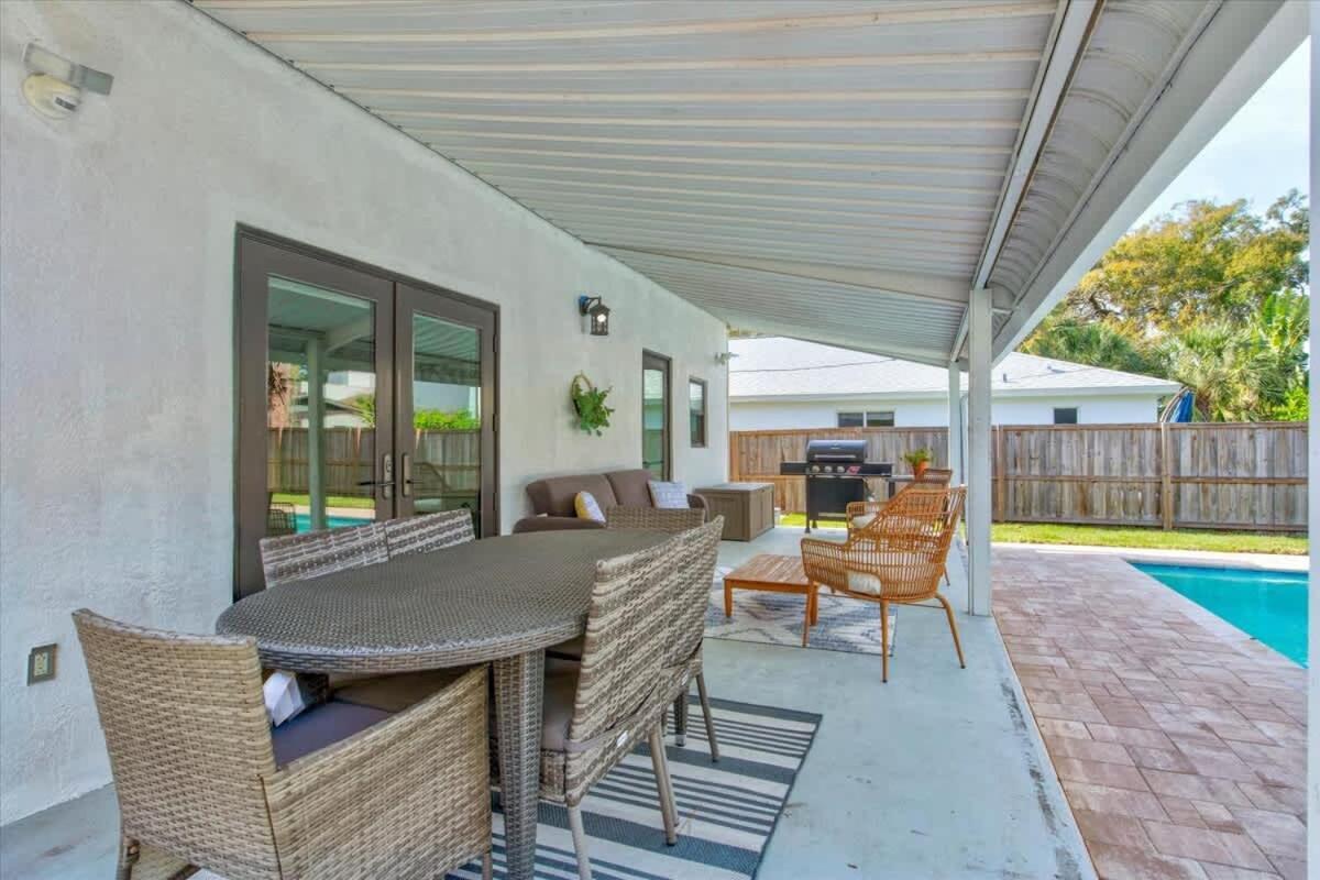 Palm Haven Heated Pool And Patio Near Downtown Holiday home Sarasota